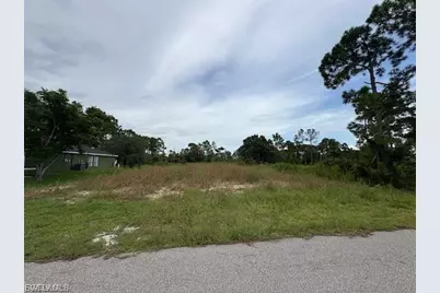 1055 Manta Ave S, Lehigh Acres, FL 33974 - Photo 2