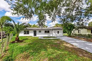 2570 Charleston Park Dr, Alva, FL 33920 - Photo 2