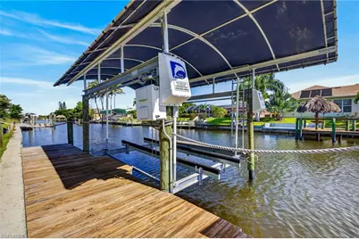 527 SW 40th Ter, Cape Coral, FL 33914 - Photo 2