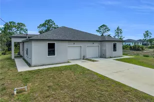 1054 Ainsworth St E, Lehigh Acres, FL 33974 - Photo 4