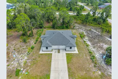 1054 Ainsworth St E, Lehigh Acres, FL 33974 - Photo 8