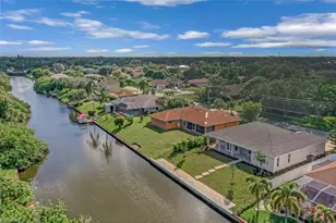 37 SE 23rd Ave, Cape Coral, FL 33990 - Photo 4