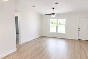 318 SE 46th Ln, Cape Coral, FL 33904 - Photo 2