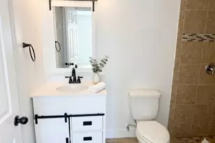 318 SE 46th Ln, Cape Coral, FL 33904 - Photo 6