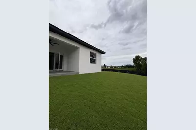 2835 NE 5th Pl, Cape Coral, FL 33909 - Photo 4