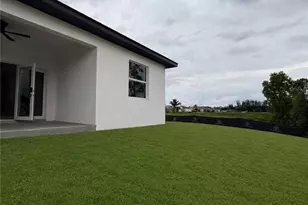 2835 NE 5th Pl, Cape Coral, FL 33909 - Photo 4