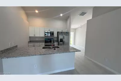 606 SE 8th St, Cape Coral, FL 33990 - Photo 2