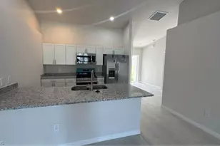 606 SE 8th St, Cape Coral, FL 33990 - Photo 2