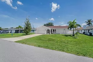 623 SE 31st Ln, Cape Coral, FL 33904 - Photo 2