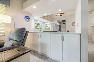301 McGregor Park Cir, Fort Myers, FL 33908 - Photo 8