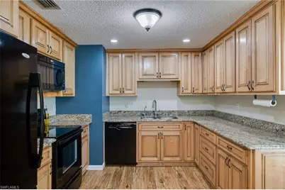 2204 NE 15th Pl, Cape Coral, FL 33909 - Photo 8