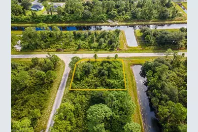 1068 Belmont St E, Lehigh Acres, FL 33974 - Photo 2