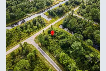 1068 Belmont St E, Lehigh Acres, FL 33974 - Photo 4