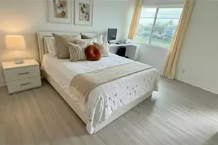 1087 Forest Lakes Dr, Naples, FL 34105 - Photo 6