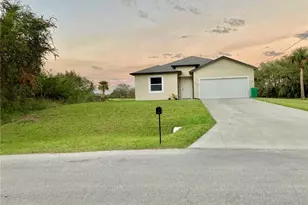 2013 Odessa Cir, Labelle, FL 33935 - Photo 2
