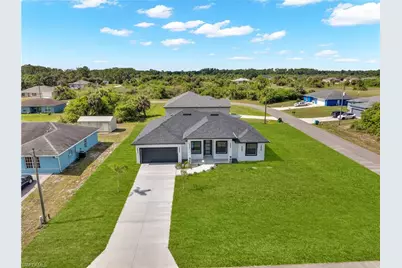 8030 Sherwood Cir, Labelle, FL 33935 - Photo 22