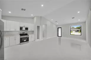 462 Lampion Ave S, Lehigh Acres, FL 33974 - Photo 6