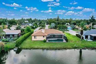 700 Astarias Cir, Fort Myers, FL 33919 - Photo 2