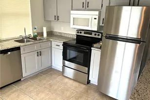 610 SE 13th Ct, Cape Coral, FL 33990 - Photo 2