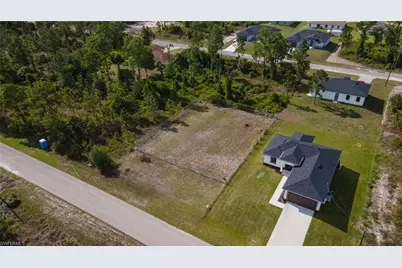 929 Danube St, Lehigh Acres, FL 33974 - Photo 2