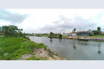 2613 NE 20th Pl, Cape Coral, FL 33909 - Photo 4