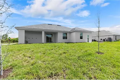 1129 Jacaranda Pkwy E, Cape Coral, FL 33909 - Photo 4