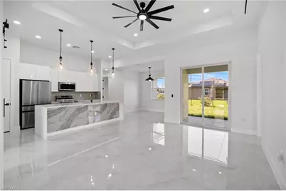 1129 Jacaranda Pkwy E, Cape Coral, FL 33909 - Photo 10