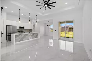 1129 Jacaranda Pkwy E, Cape Coral, FL 33909 - Photo 10