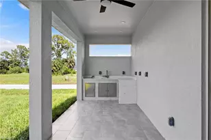 1129 Jacaranda Pkwy E, Cape Coral, FL 33909 - Photo 32