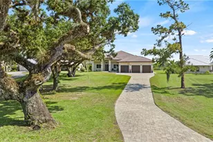 1311 Riverbend Dr, Labelle, FL 33935 - Photo 2