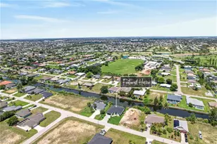 2014 SW 8th Pl, Cape Coral, FL 33991 - Photo 4