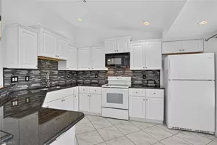 827 SW 29th Terrace, Cape Coral, FL 33914 - Photo 8