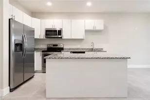 3313 SW 8th Pl, Cape Coral, FL 33914 - Photo 2
