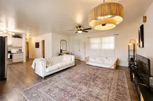 2524 NE 5th Pl, Gainesville, FL 32641 - Photo 4