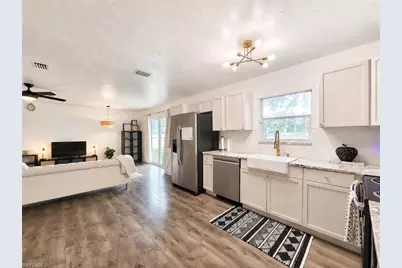 2524 NE 5th Pl, Gainesville, FL 32641 - Photo 2