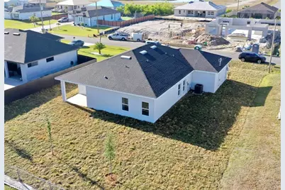 820 NE 7th Pl, Cape Coral, FL 33993 - Photo 2