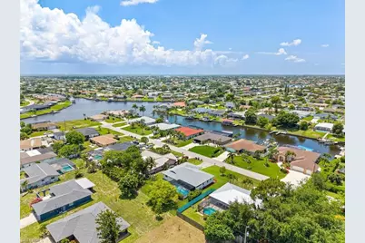 911 SE 16th Ter, Cape Coral, FL 33990 - Photo 36