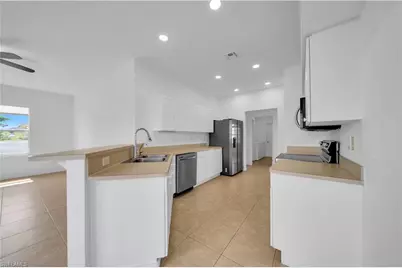 21 Kismet Pkwy E, Cape Coral, FL 33909 - Photo 8