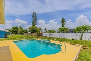1112 SE 13th Pl, Cape Coral, FL 33990 - Photo 2