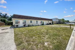 6617 Warwick Cir, Fort Myers, FL 33919 - Photo 4