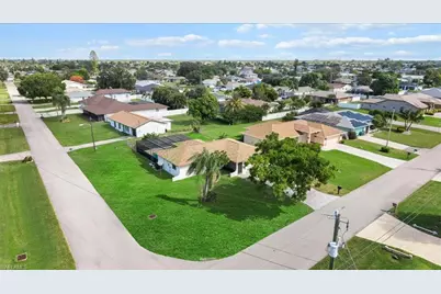 1717 SE 11th Ter, Cape Coral, FL 33990 - Photo 24