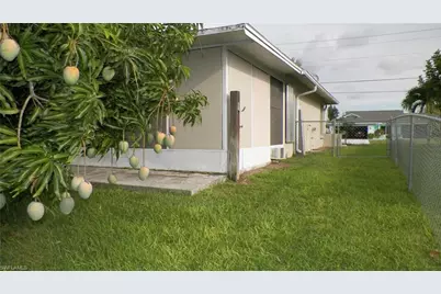 1629 SE 12th St, Cape Coral, FL 33990 - Photo 4
