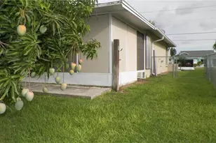 1629 SE 12th St, Cape Coral, FL 33990 - Photo 4