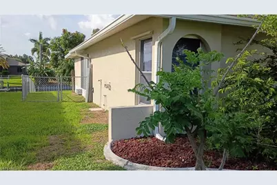 1629 SE 12th St, Cape Coral, FL 33990 - Photo 2