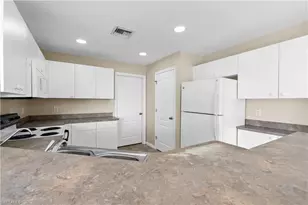 1124 Diplomat Pkwy W, Cape Coral, FL 33993 - Photo 12