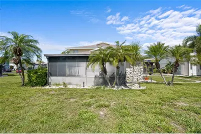 5848 Queen Elizabeth Way #1, Fort Myers, FL 33907 - Photo 4
