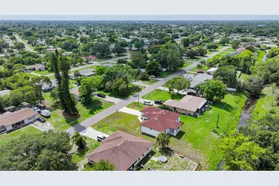 127 Connecticut Rd, Lehigh Acres, FL 33936 - Photo 6