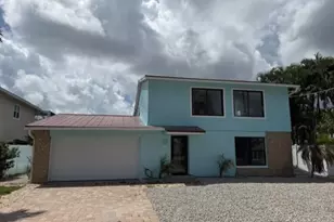 215 Albatross St, Fort Myers Beach, FL 33931 - Photo 2