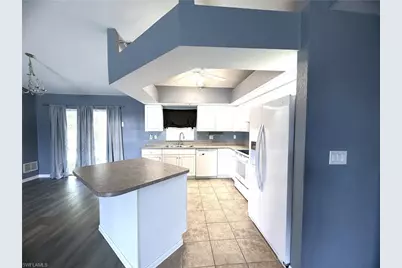 302 NW 2nd Pl, Cape Coral, FL 33993 - Photo 4