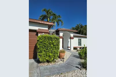 2136 SE 8th Ave, Cape Coral, FL 33990 - Photo 4